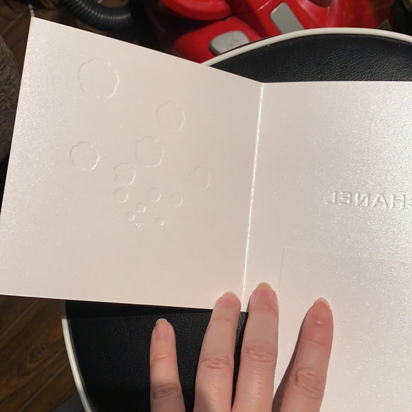 Special edition chanel gift package with greeting card - Picture 6 of 6
